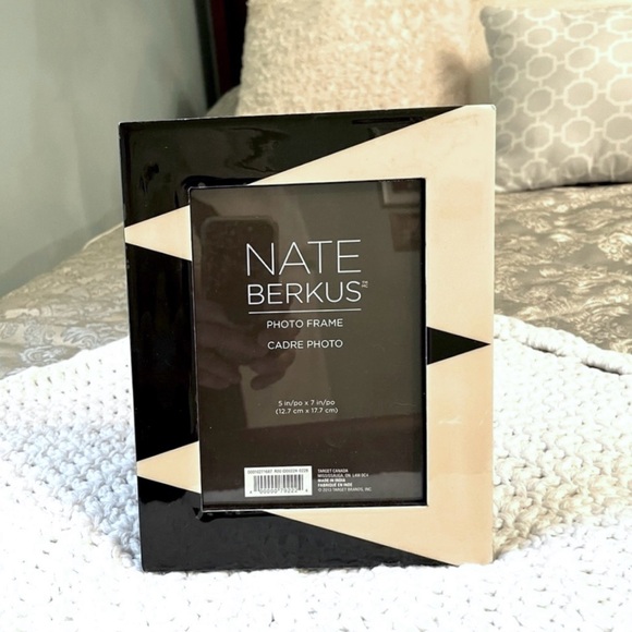Nate Berkus~Lacquer Picture Frame~ Natural Beige & Black~5”x 7” - Picture 4 of 4